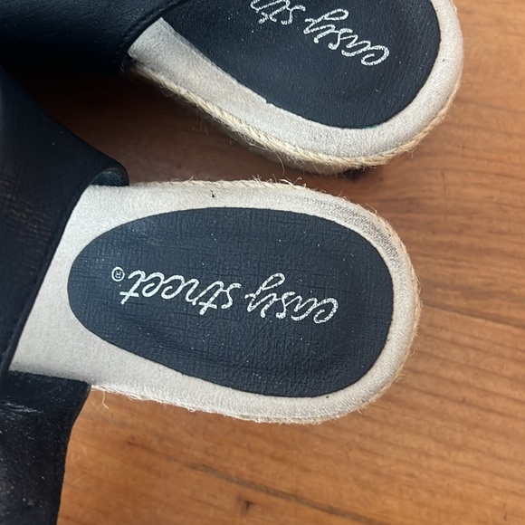 Easy Street Wedge Heels - Picture 3 of 6